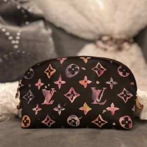 💚LOUIS VUITTON COSMETIC POUCH💚